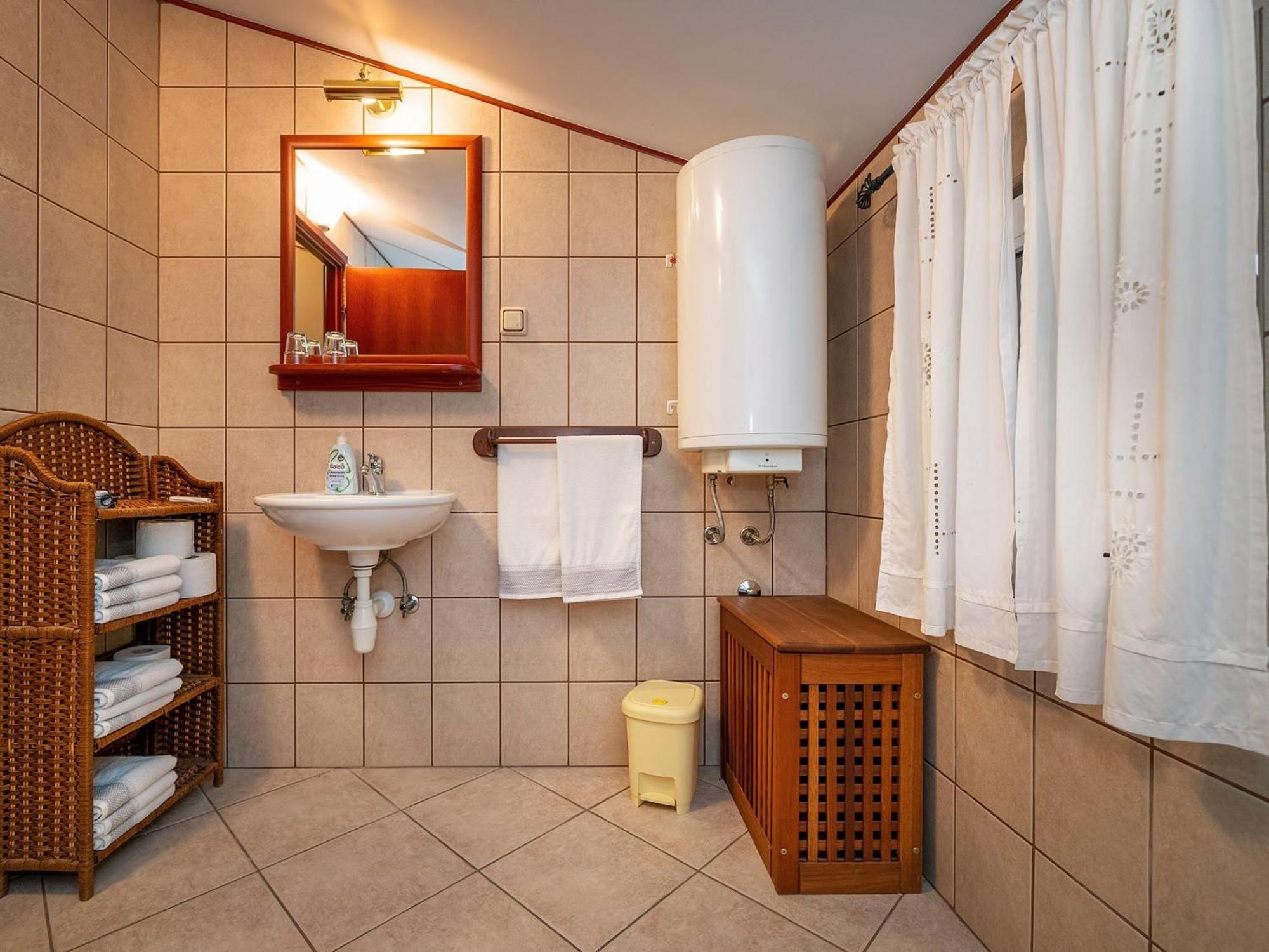 Apartments Villa Roza Drazice Oda fotoğraf